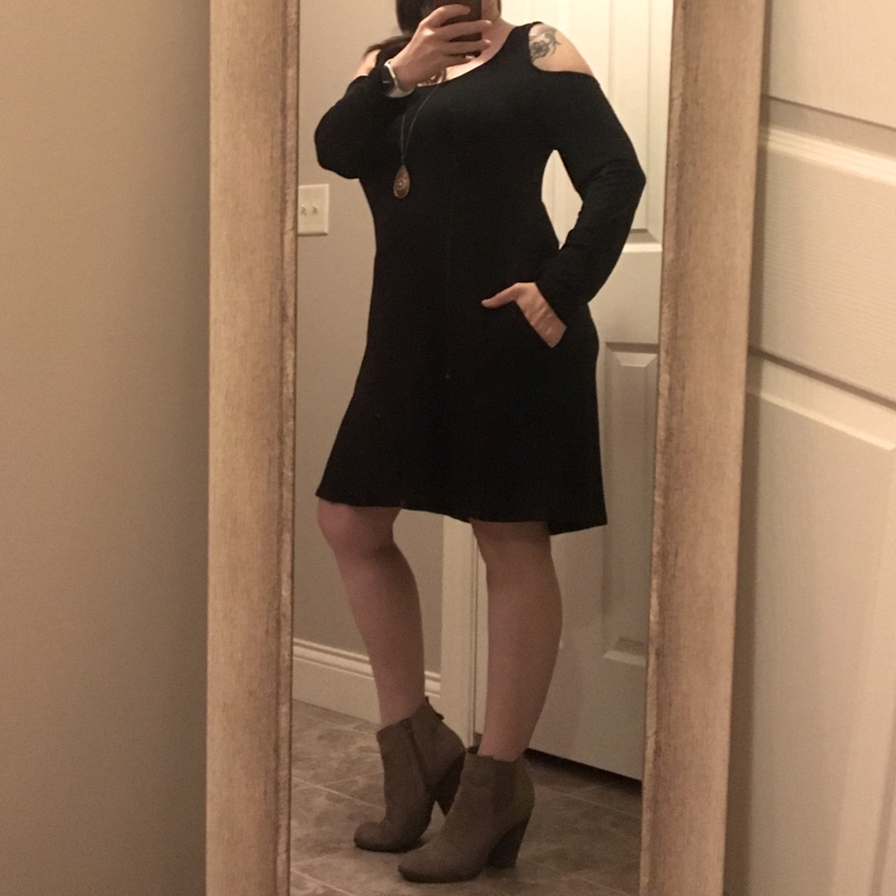 Vanity Cold-shoulder Tee-Shirt Dress